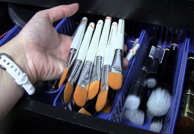 How to store makeup brushes